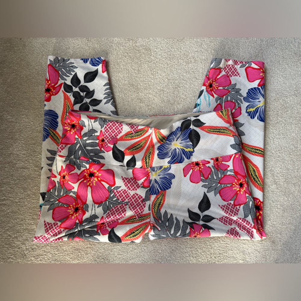 Floral Women's Capri Legging - Picture 3 of 6